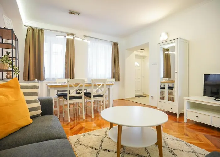 Apartamento Piroska Bartóktéri 02 *