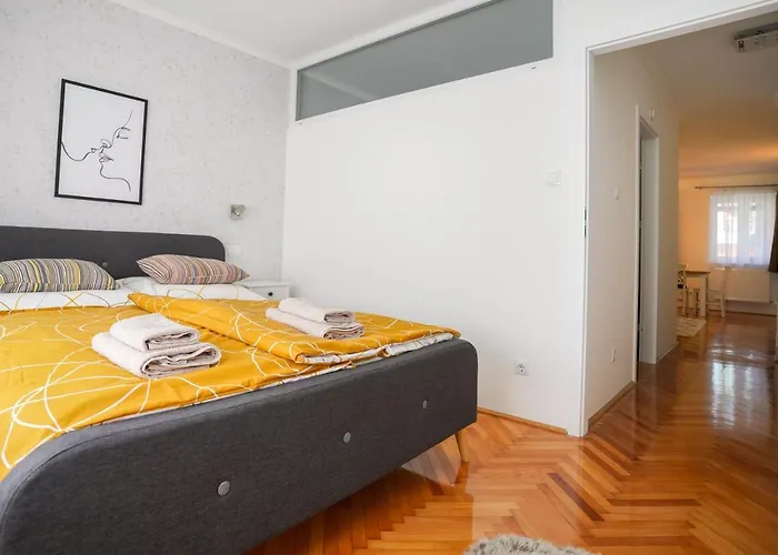 Piroska Bartóktéri 02 Apartamento *